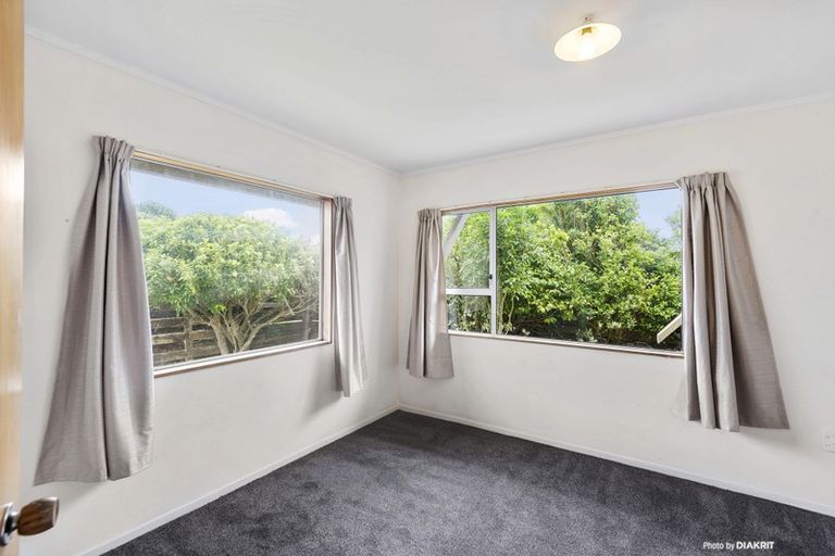 Photo of property in 5 Pimlico Place, Newlands, Wellington, 6037