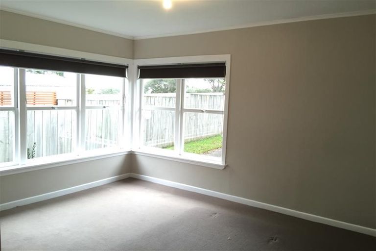 Photo of property in 42 Highland Avenue, Titirangi, Auckland, 0604