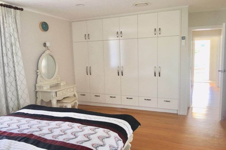 Photo of property in 12 Kereru Street, Henderson, Auckland, 0612