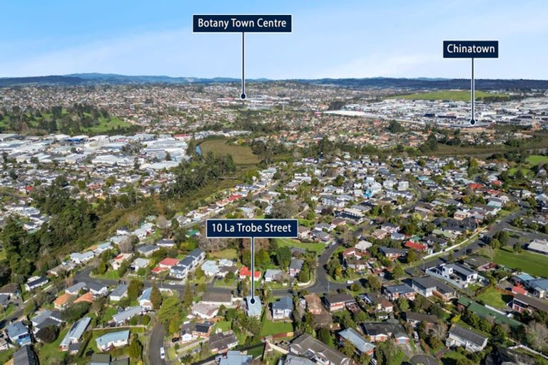 Photo of property in 10 La Trobe Street, Pakuranga Heights, Auckland, 2010