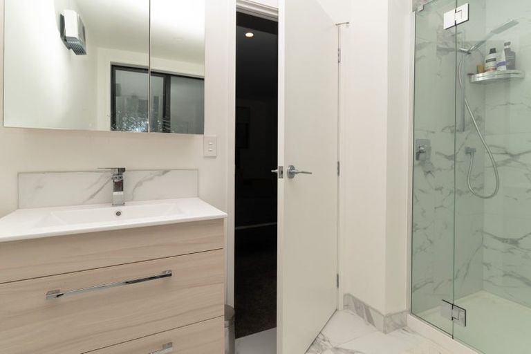 Photo of property in 2/24 Yeovil Road, Te Atatu Peninsula, Auckland, 0610