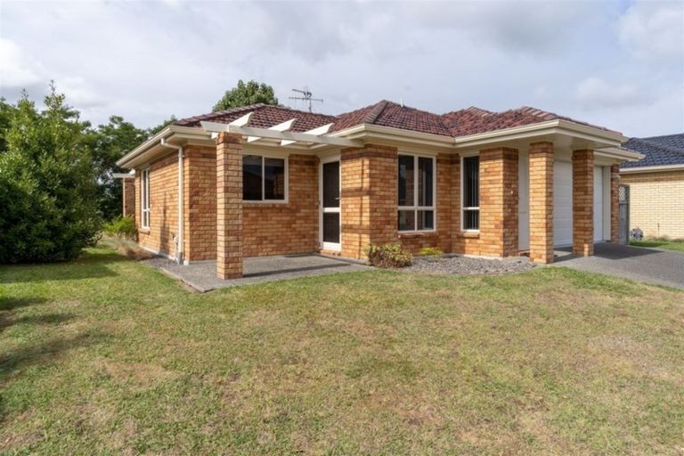 Photo of property in 53 Sovereign Isle Lane, Rototuna, Hamilton, 3210