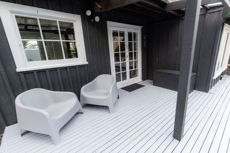 Photo of property in 33 Tainui Road, Titirangi, Auckland, 0604