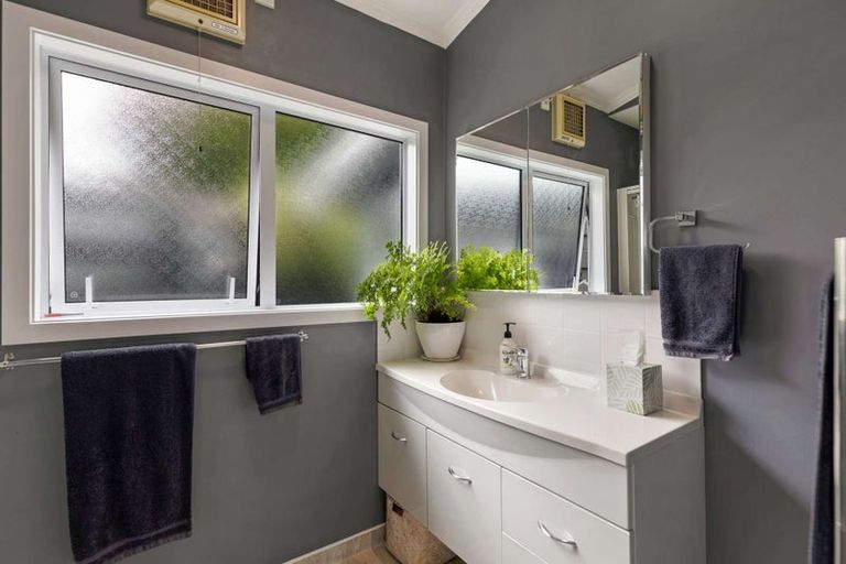 Photo of property in 11 Opawa Place, Terrace End, Palmerston North, 4410