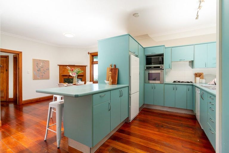 Photo of property in 154 Grafton Road, Roseneath, Wellington, 6011