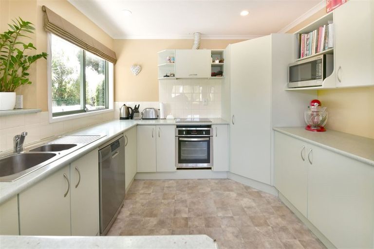 Photo of property in 33a Kia Ora Road, Beach Haven, Auckland, 0626