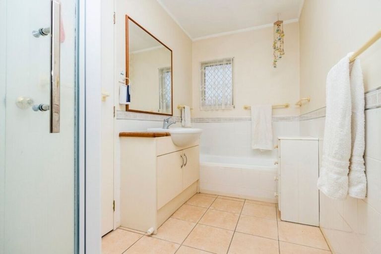 Photo of property in 11 William Souter Street, Forrest Hill, Auckland, 0620