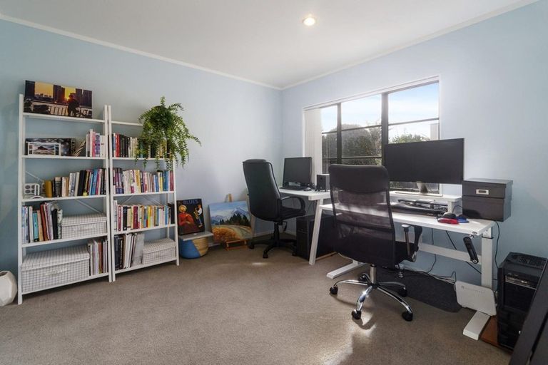 Photo of property in 12a Renata Crescent, Te Atatu Peninsula, Auckland, 0610