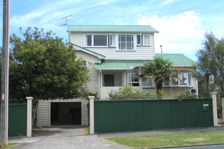Photo of property in 32 Princes Street, Northcote Point, Auckland, 0627