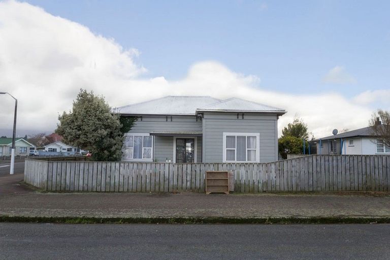 Photo of property in 13 Waterloo Street, Dannevirke, 4930