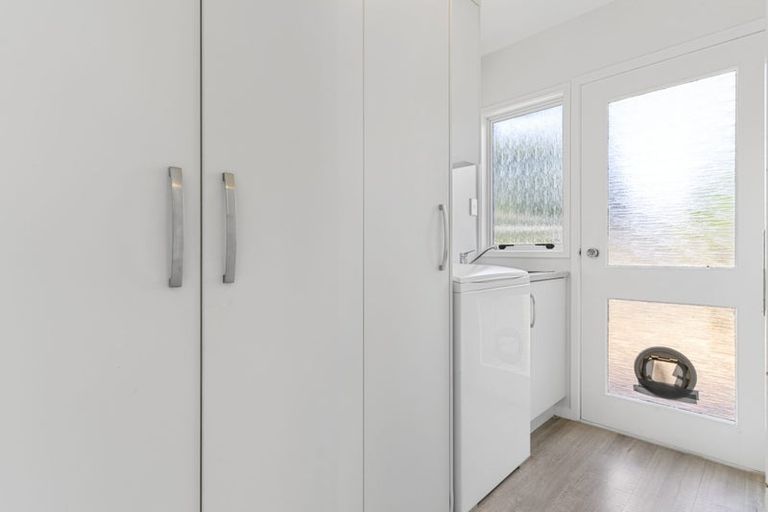 Photo of property in 30 Ganymede Place, Half Moon Bay, Auckland, 2012