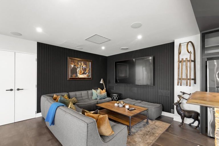 Photo of property in 10 Peregrine Place, Queenstown, 9300