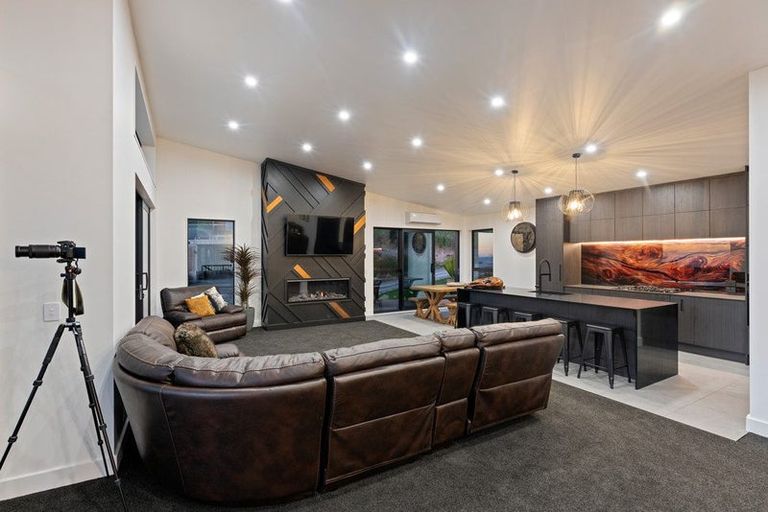 Photo of property in 8 Whio Place, Waikanae, 5036