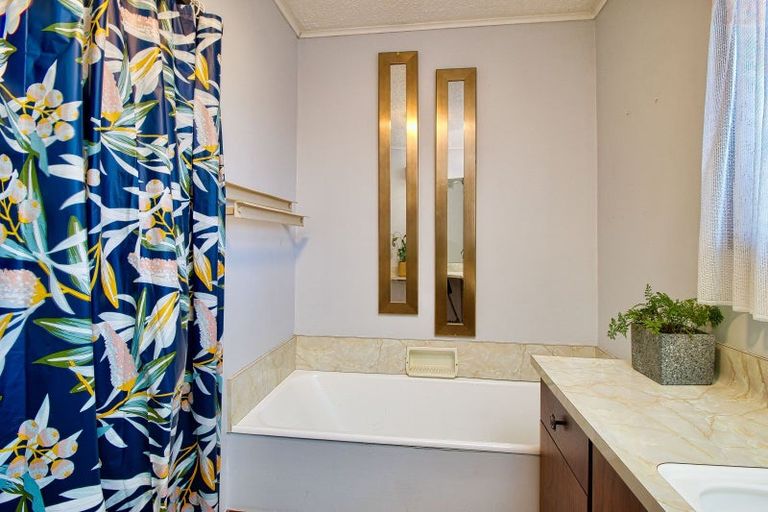 Photo of property in 2/14 Avondale Road, Taradale, Napier, 4112