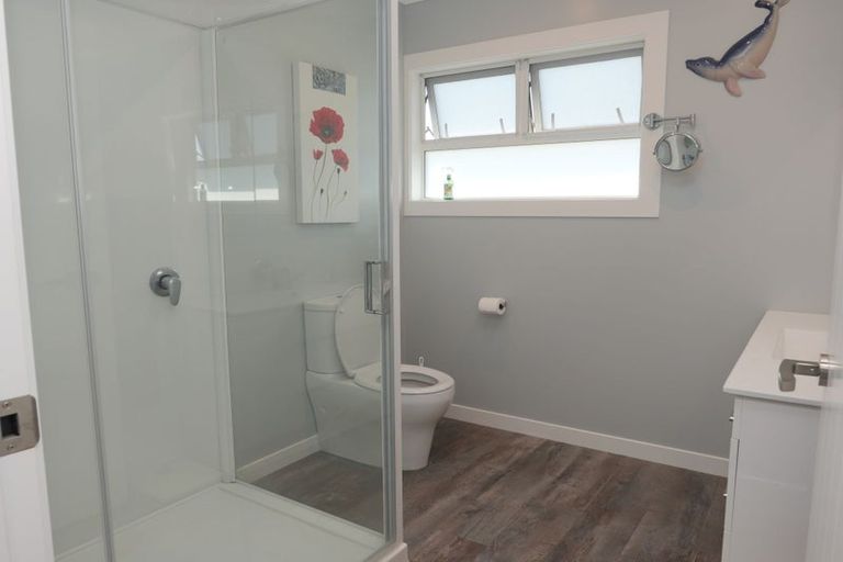 Photo of property in 104 Seaview Road, Paraparaumu Beach, Paraparaumu, 5032