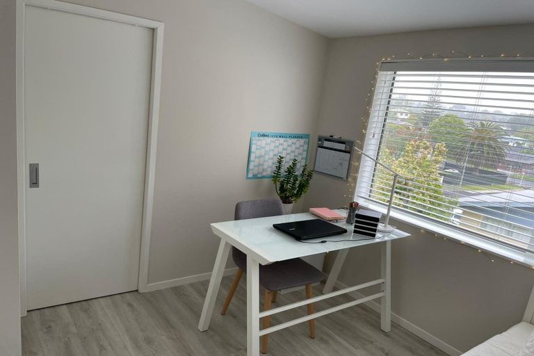 Photo of property in 10 Sequoia Place, Sunnynook, Auckland, 0620