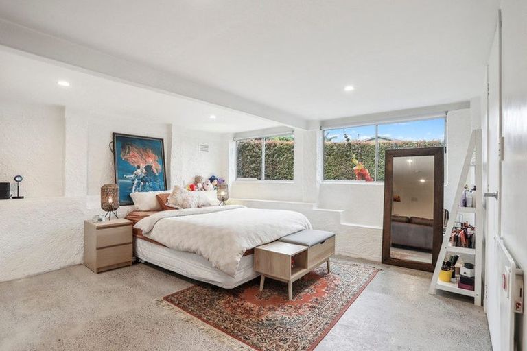 Photo of property in 4 Maunder Place, New Lynn, Auckland, 0600