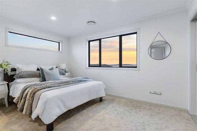 Photo of property in 11 Headland Drive, Long Bay, Auckland, 0630