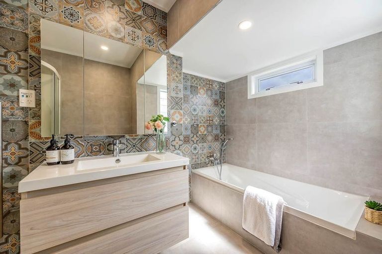 Photo of property in 1/46 College Road, Northcote, Auckland, 0627