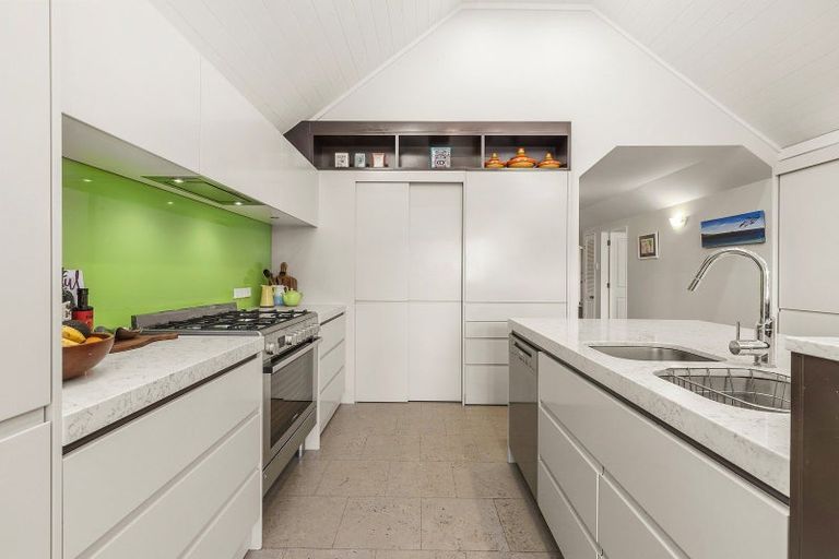 Photo of property in 30 Burnham Street, Seatoun, Wellington, 6022