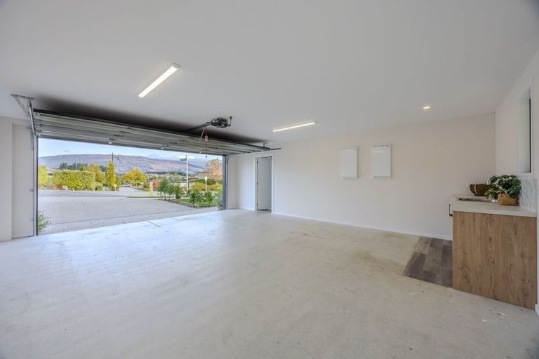 Photo of property in 60 Kirimoko Crescent, Wanaka, 9305