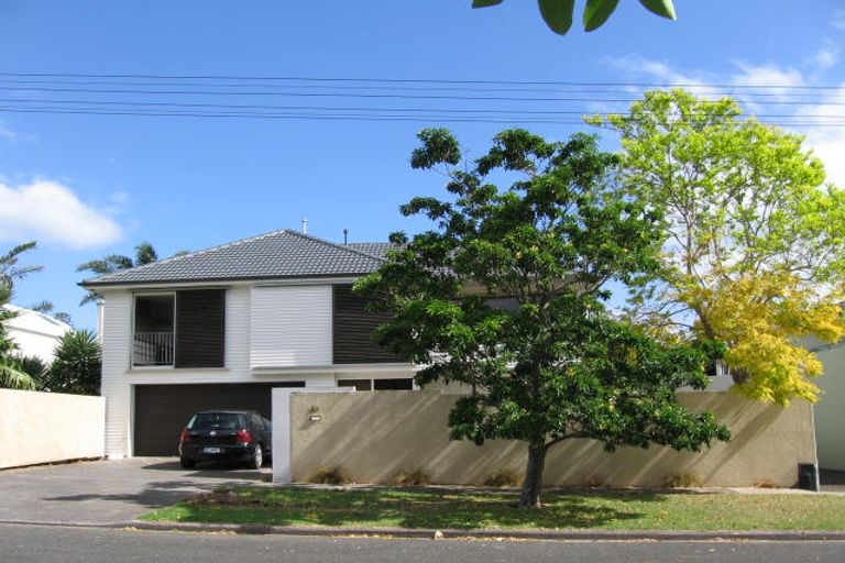Photo of property in 1/4 Crete Avenue, Milford, Auckland, 0620
