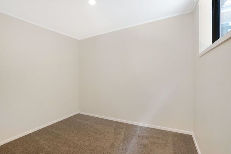 Photo of property in 15a Rosehill Drive, Rosehill, Papakura, 2113