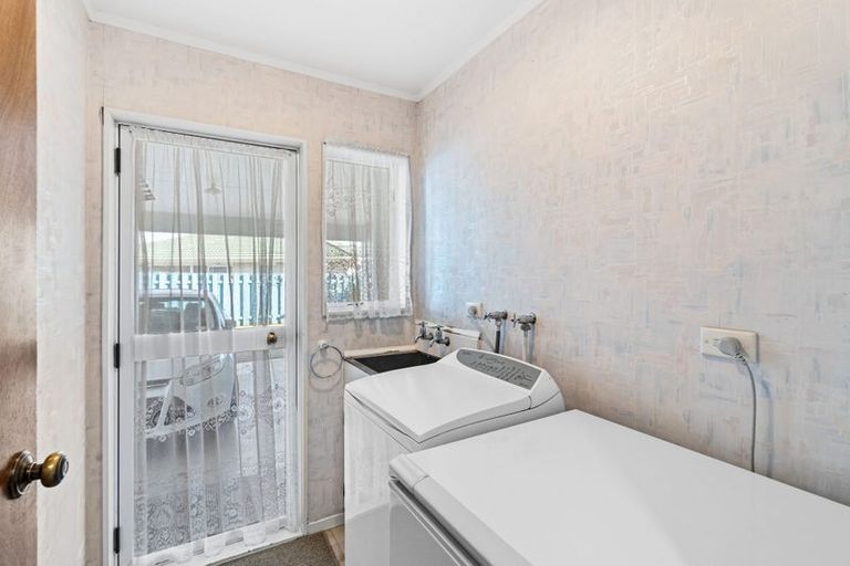 Photo of property in 10 Aitchison Place, Levin, 5510