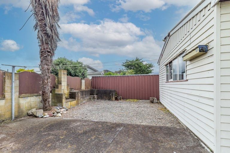 Photo of property in 3 Nikau Street, Levin, 5510