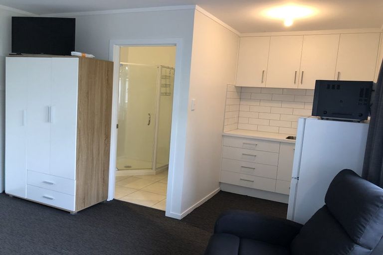 Photo of property in 72 Christian Road, Swanson, Auckland, 0614
