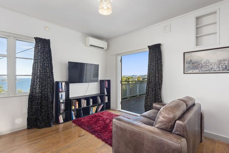 Photo of property in 25 Singers Road, Korokoro, Lower Hutt, 5012