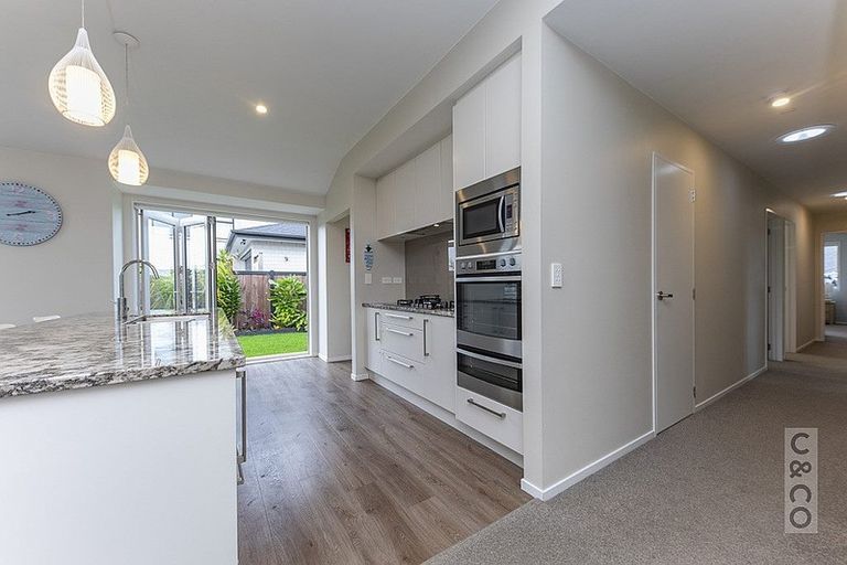 Photo of property in 124 Pohutukawa Parade, Riverhead, 0820