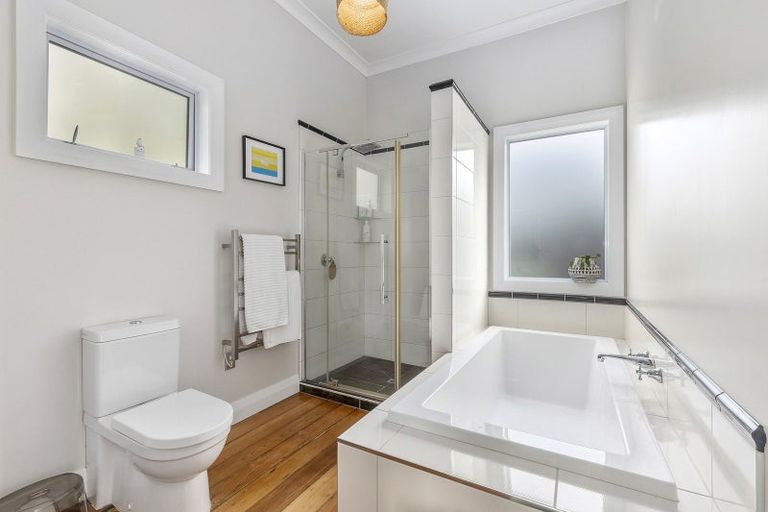 Photo of property in 118 Sutherland Road, Melrose, Wellington, 6023