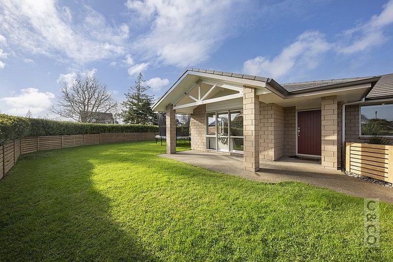 Photo of property in 124 Pohutukawa Parade, Riverhead, 0820