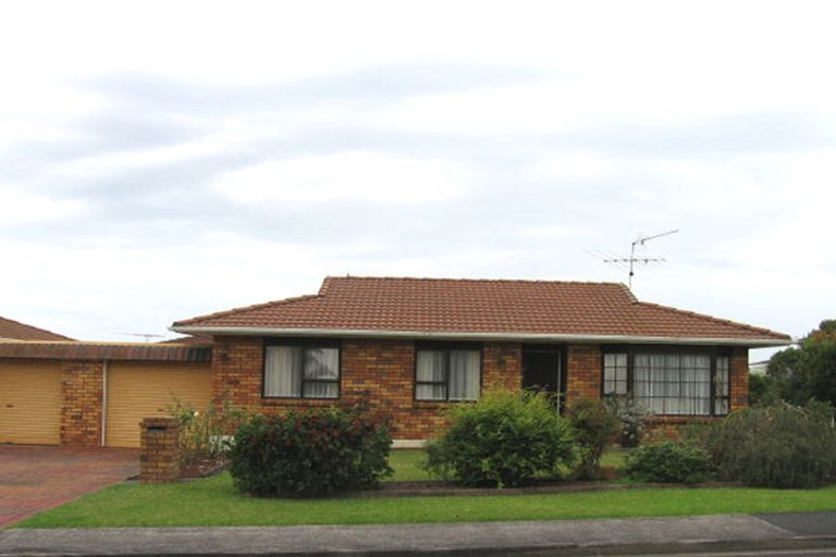 Photo of property in 1/1 White Heron Drive, Massey, Auckland, 0614