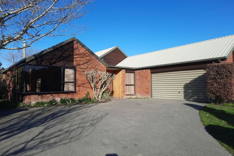 Photo of property in 3 Broadfell Avenue, Avonhead, Christchurch, 8042