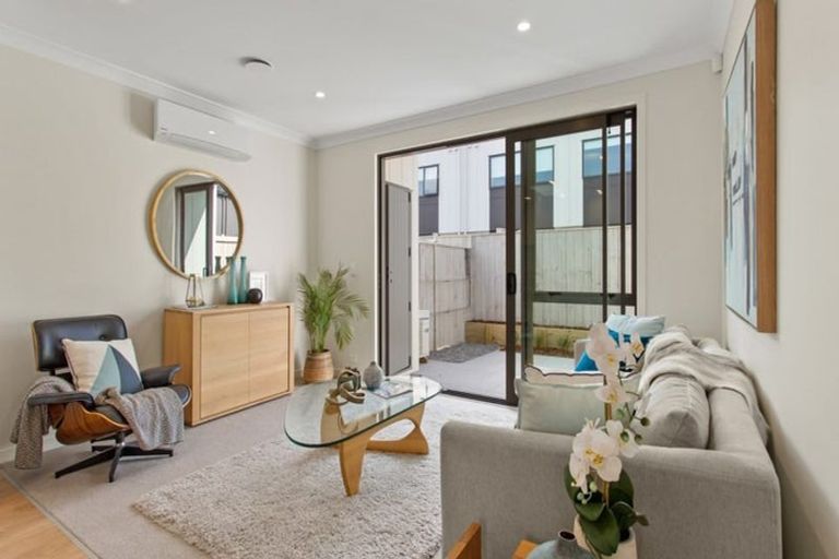 Photo of property in 10 Orona Place, Takanini, 2112