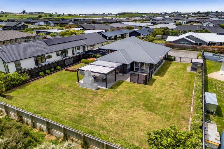 Photo of property in 13 Birdie Lane, Waiwhakaiho, New Plymouth, 4312