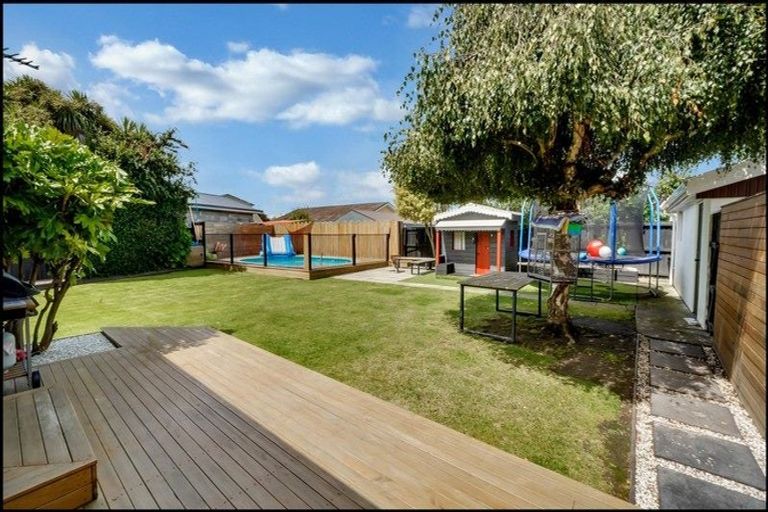 Photo of property in 15 Elwyn Place, Avonhead, Christchurch, 8042