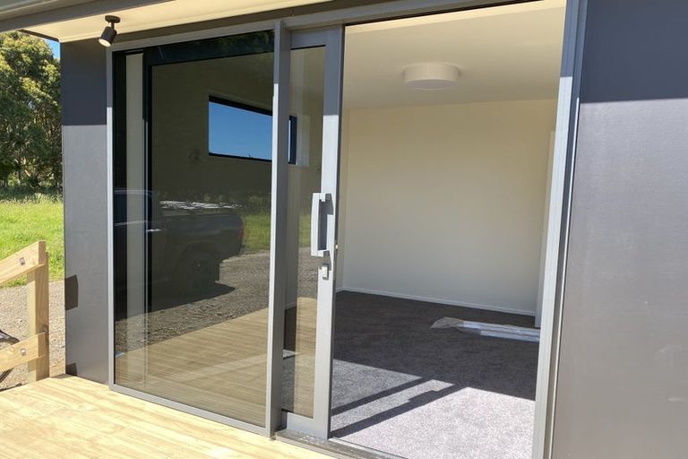Photo of property in 121 Waikawa Beach Road, Manakau, Levin, 5573