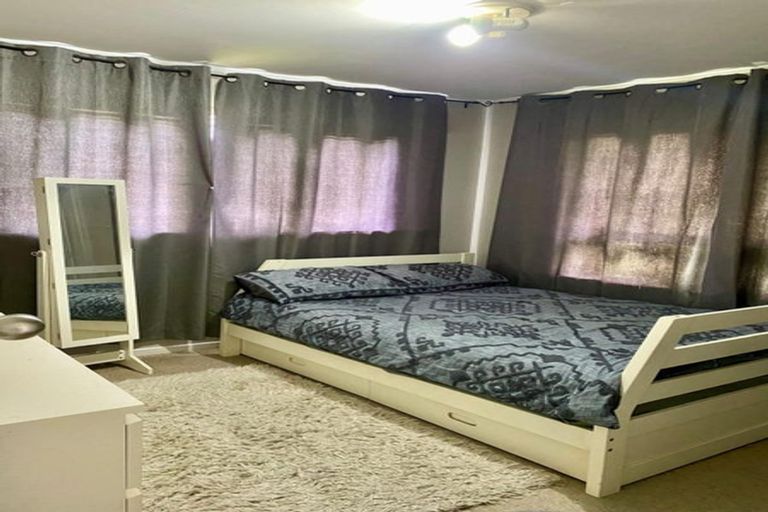 Photo of property in 1/32 Waverley Avenue, Glenfield, Auckland, 0629