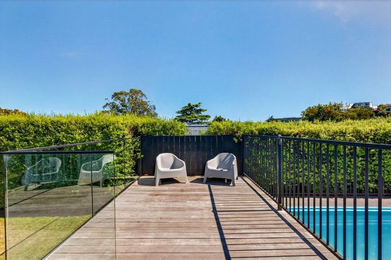 Photo of property in 9 Cobden Crescent, Bluff Hill, Napier, 4110