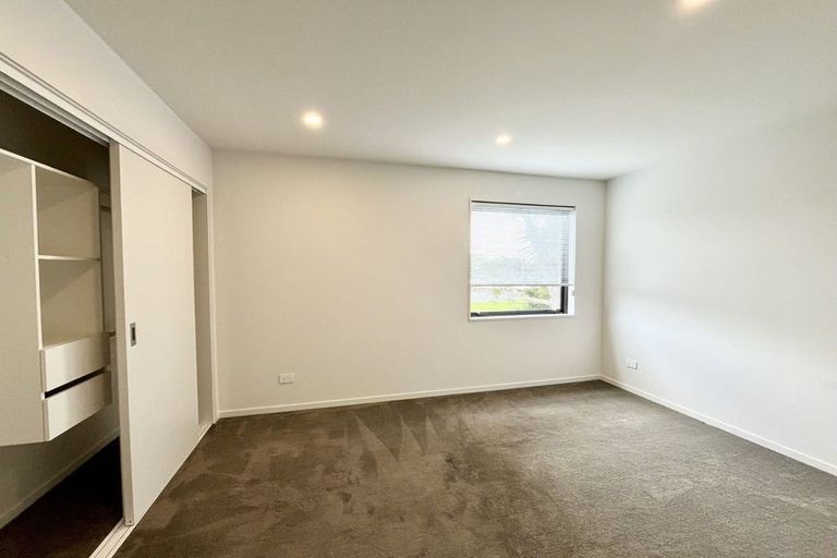 Photo of property in 1/98 Lincoln Park Avenue, Massey, Auckland, 0614