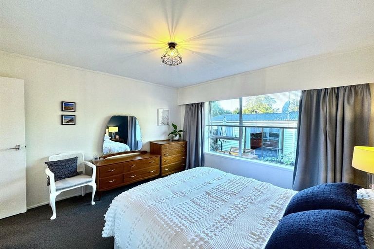Photo of property in 2/15 Gloaming Place, Conifer Grove, Takanini, 2112