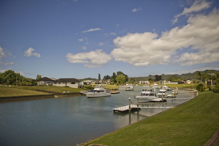 Photo of property in 10 Hei Esplanade, Whitianga, 3510