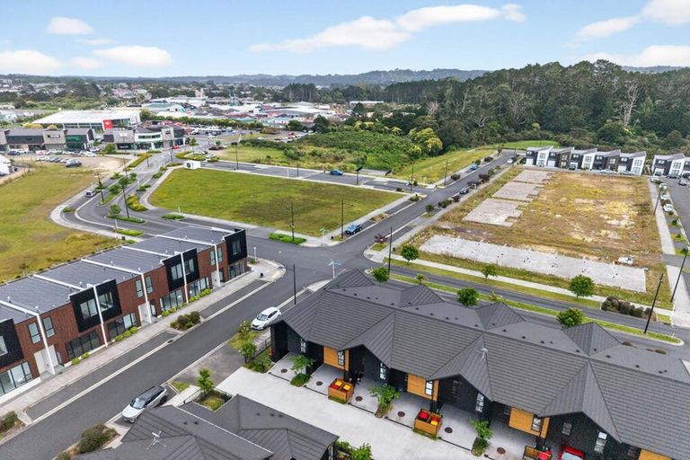 Photo of property in 54 Papatupu Way, Kumeu, 0810