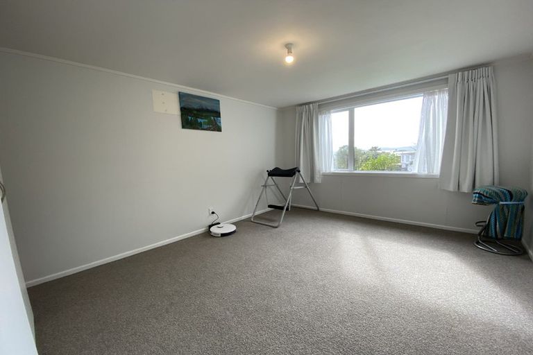 Photo of property in 15f1 Bloomsbury Grove, Newlands, Wellington, 6037