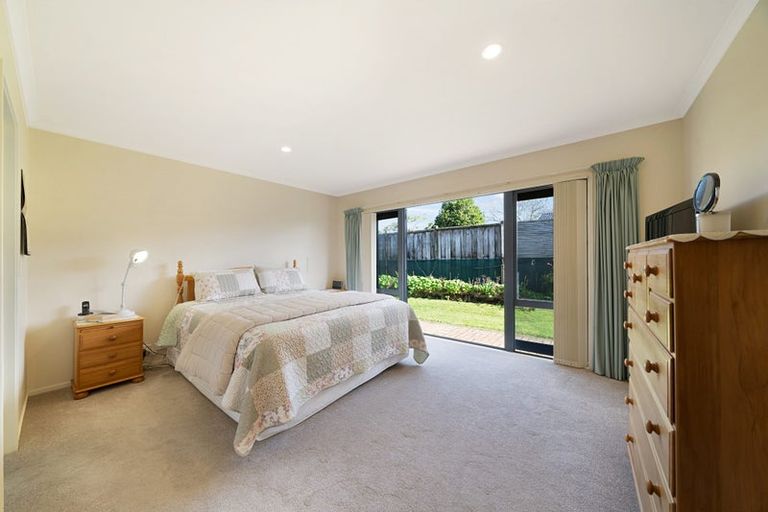 Photo of property in 4 Russett Grove, Henderson, Auckland, 0612