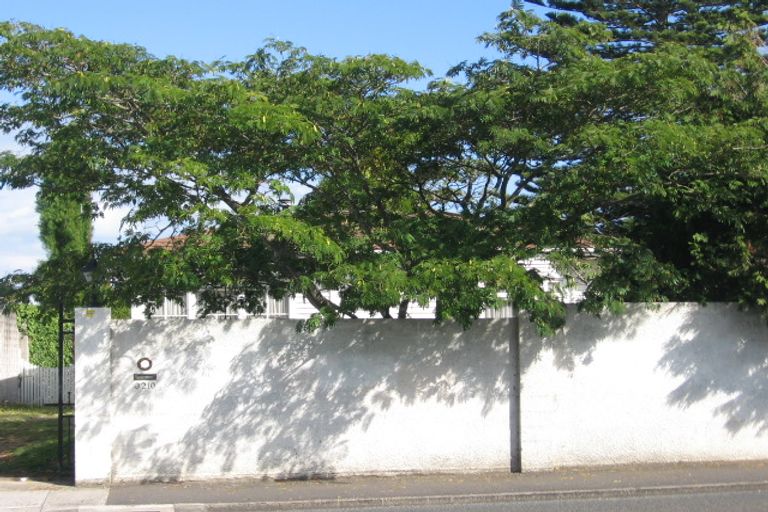 Photo of property in 3210 Great North Road, New Lynn, Auckland, 0600