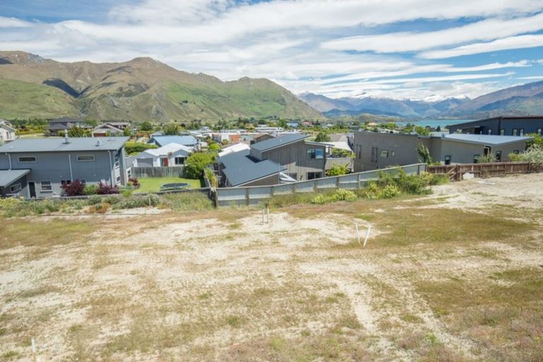 Photo of property in 10 Mcleod Avenue, Wanaka, 9305